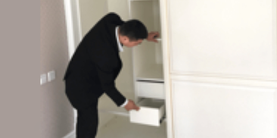 柜體柜門(mén)、抽屜、褲架等開(kāi)合、回位是否正常?